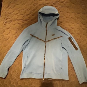 Nike Sportswear Tech Fleece Blå - Begagnat men välhållet – Inköpt från Zalando, storlek medium.