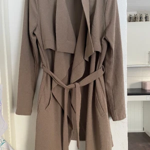 Kappa Object  - Kappa från Object använd endast vid ett tillfällen, storlek medium  kommer från djur o rökfritt hem 