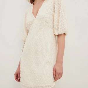 Klänning - Studentklänning, aldrig använd lapp sitter kvar!!! Nypris: 399 kr