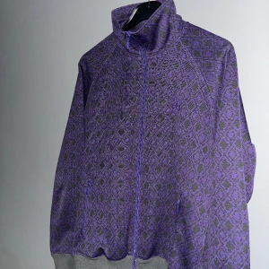 Needles TrackJacket - *RARE* 10/10 needles ziptröja  Köpt på secondplace i Malmö   Storlek L men passar samt M   Mer info/fitpic - skicka ett dm   
