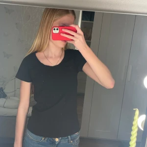 Svart t-shirt - Svart tröja från lager 157, helt normal och jättefin💘