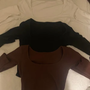 tajta långärmade tröjor - 99/st! Tsm 270! Den bruna är i träningsmaterial, de andra är i ”vanligt material”! 💕 bra basic plagg  