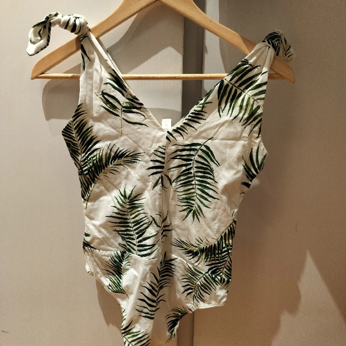 Mönstrad body, oanvänd storlek S - 90