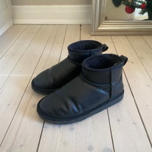 ”Uggs” i skinnimmitation - Från Even&odd, fint skick! Vattentäta till skillnad från riktiga uggs!!