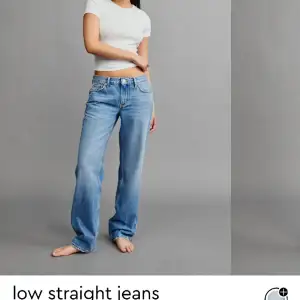 Säljer dessa straight low waist jeans från Gina! Riktigt snygga, storlek 34💞