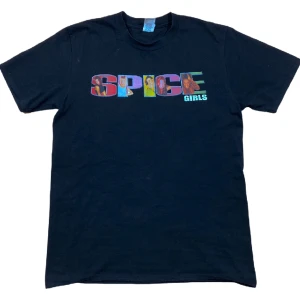 Spice Girls Gildan T-Shirt - Bandtröja från Gildan med Spice Girls tryck. Bra skick! Storlek M, ställ gärna frågor!😊