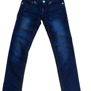 Straigt true religion jeans i storlek w28 innerbenslängd 81cm, Tryck gärna köp nu🙏 