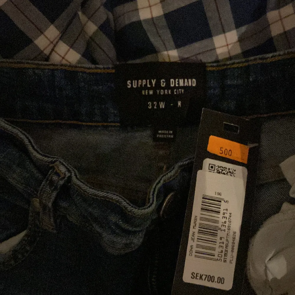 Säljer oanvända jeans från JD sports. Nyskick. Jeans & Byxor.
