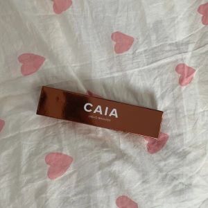 CAIA liquid bronzer, cape town - Liquid bronzer från CAIA i färgen Cape Town. Endast testad, nypris 295kr💗