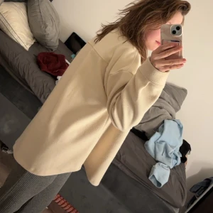 Jacka - Jätte fin mjuk jacka från Gina tricot, aldrig använd 🥰