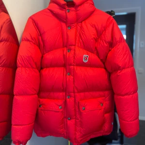 Fjällräven jacka  - Säljer en fin fjällräven jacka i storlek S. Finns inga defekter och den är i princip oanvänd. 