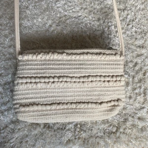 Axelremsväska från hm - Används 1-2 gånger I bra skicka