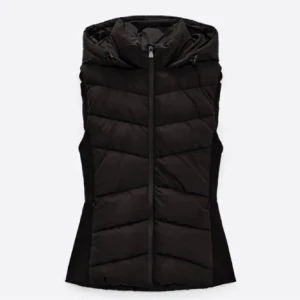 Zara väst slutsåld/svart  - Använd fåtal gånger väldigt bra skick slutsåld online och i butik 