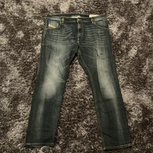 Diesel Jeans - W34 L30 Helt nya använt 2-3 gånger Säljer för de är för stora. Nypris 1299, Mitt pris 600