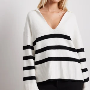 Randig stickad tröja - Randig stickad tröja från moa mattson x nakd, aldrig använd! Storlek M men såå fin på S också!