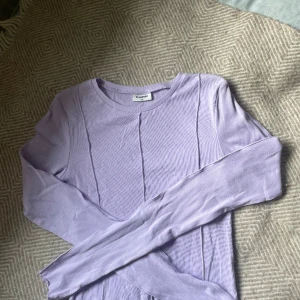 Lila tröja Kappahl  - Lilla tröja ifrån Kappahl  Aldrig använt ☺️
