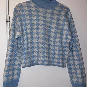 Blå och vit färgad tröja med hundtandsmönster - Endast använd ett par gånger
