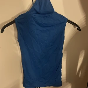 Tröja - Säljer tröja/linne med krage stl s 50kr