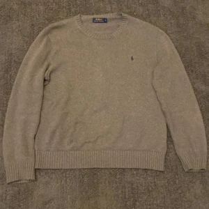 Polo Ralph Lauren tröja - Grå Polo Ralph lauren tröja i storlek L, Inga hål eller fläckar.  Pris kan diskuteras