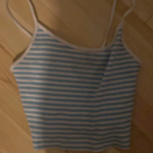 Vid/blått linne❤️ - Säljer detta söta linne pga lite kort på mig❤️ köpte det på new yorker för 75kr men bara använt ett fåtal gånger❤️