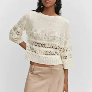 Stickad topp  - Säljer denna supersöta stickade topp från mango då den inte kommer till användning! Nyskick<3  Skriv för egna bilder eller andra frågor! Pris kan diskuteras vid snabb affär🤍