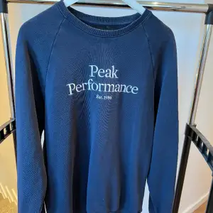 Peak tröja storlek S i mycket bra skick och säljs för ett rimligt pris. Hör av dig för intresse!