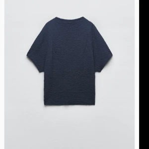 Zara topp - En topp ifrån zara, använd men inga tecken på det💗