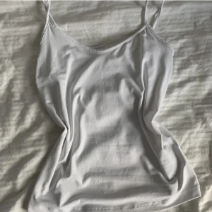 Vitt linne  - La upp igen så det blev fri frakt ( tar slut 10 december) kontakta innan du köper !!❤️