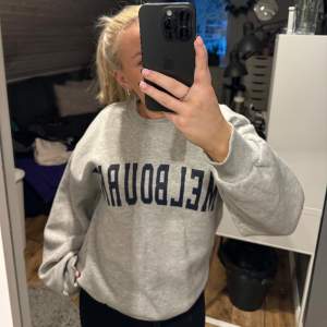 Sweatshirt från Gina tricot, aldrig använd. Skriv om det är något du undrar💗