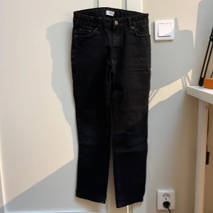 Grunt jeans - Fina jeans från grunt helt perfekt skicka inga defekter alls lätt att matcha till allt. Köpta på kidsbrandstore