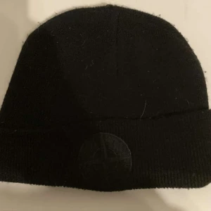 Stone island mössa  - Nyskick, stone island mössa, skriv för bättre bilder! 