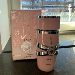 Lataffa yara - Jättegod kvinnlig söt men fräsch doft❤️‍🔥säljer då den inte passar mig Köparen står för frakten😁