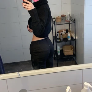 Design by si kostymbyxor  - Kostymbyxor från design by si, använda en gång. Nypris 500, finns inte kvar på hemsidan ❣️