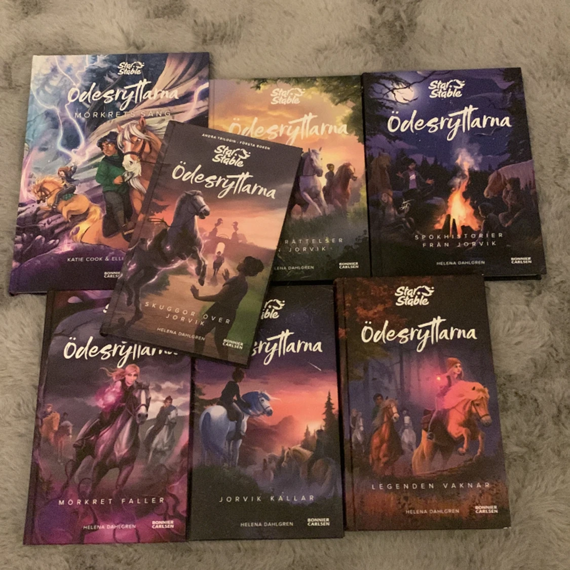 Sju ödesryttarna böcker