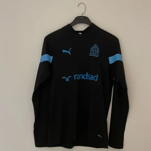 Marseille trackskuit - Säljer Marseille tracksuit. Pris 799kr. Båda är Storlek M. Priset kan diskuteras