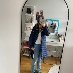 Ridjacka  - Säljer nu min super fina ridjacka från CRW i jättebra skick. Använd en gång. Säljer pga att jag inte använder den. Storlek Xs. Original pris 800.