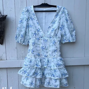 Snyggaste sommar klänningen!! - Säljer nu min skit snygga sommarklänning, skriv privat för egna bilder💕💕