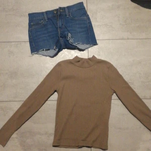 Jeansshorts och tröja - Ett jättefint set i fint skick! Skriv privat för intresse mm🥰