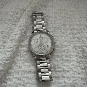 Festina klocka helt ny utan kartong - Hej jag säljer min festina klocka som jag har bara provat och den passar inte mig om ni vill ha mer info så kan ni bara höra av er.  Billigare vid snabb affär