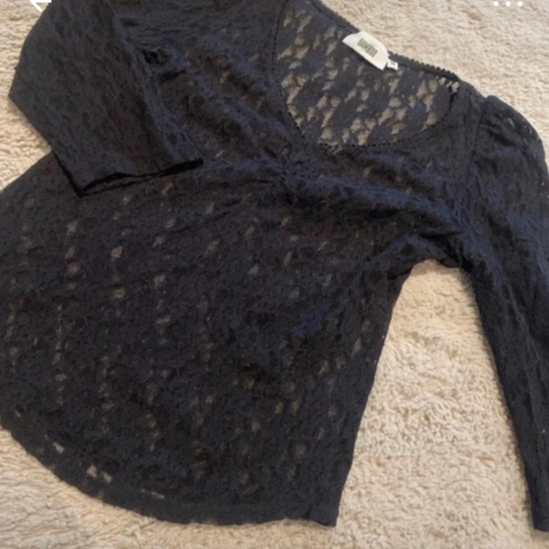 Svart spetströja med trekvartsärm