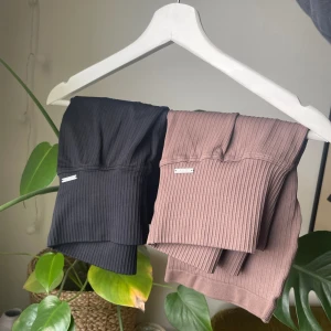 AIMN shorts - Använda ensaka gång storlek S 🫶🫶🤎 täcker hela låren 🌈 Säljs ihop för 300!