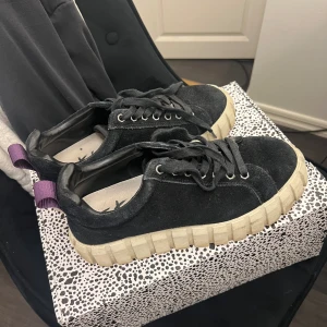 Eytys skor - Säljer mina eytys skor då ja inte använder dom längre. Storlek 42.5 bra skick 