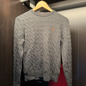 Morris tröja  - Tjena, en riktig go Morris tröja i storlek xs  O skick i 9/10, pris kan diskuteras vid snabb affär och är de några frågor osv är det bara att skriva🤩