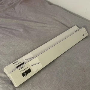 Spegel lampor - Här har jag ett par helt nya oanvända spegel lampor från IKEA Orginal priset på IKEA är 299kr styck. En kostar 250, båda kostar 450💞