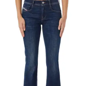 Supersnygga diesel jeans som inte kommer till användning, väl använda men inget som märks.Nog långa  på mig som är 175, köpta för 1699. 