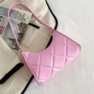 Rosa handväska  - Använd men fortfarande i bra skick! 🩷