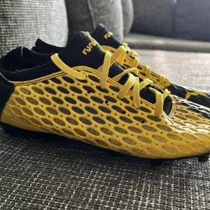PUMA FUTARE fotbollsskor  - Storlek 37,5 funkar för 38