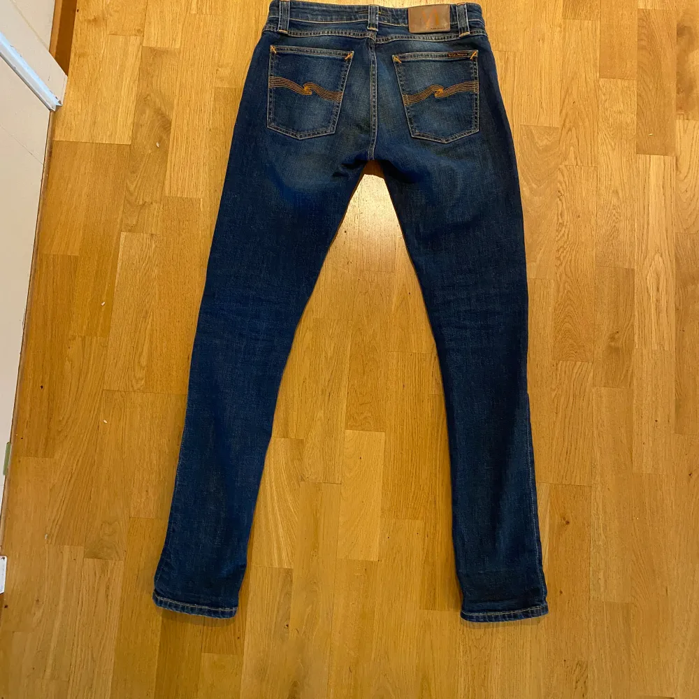 Tja! Säljer ett par nudie jeans i modellen skinny Lin. Storleken är 28-32. Jeans & Byxor.