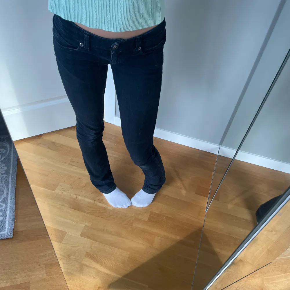 Super fina lågmidjade jeans, i bra skick💘. Jeans & Byxor.