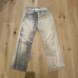 Our Legacy digital denim print - Säljer mina our legacy digital denim print third cuts. Size:32 Köp nu:3000kr 